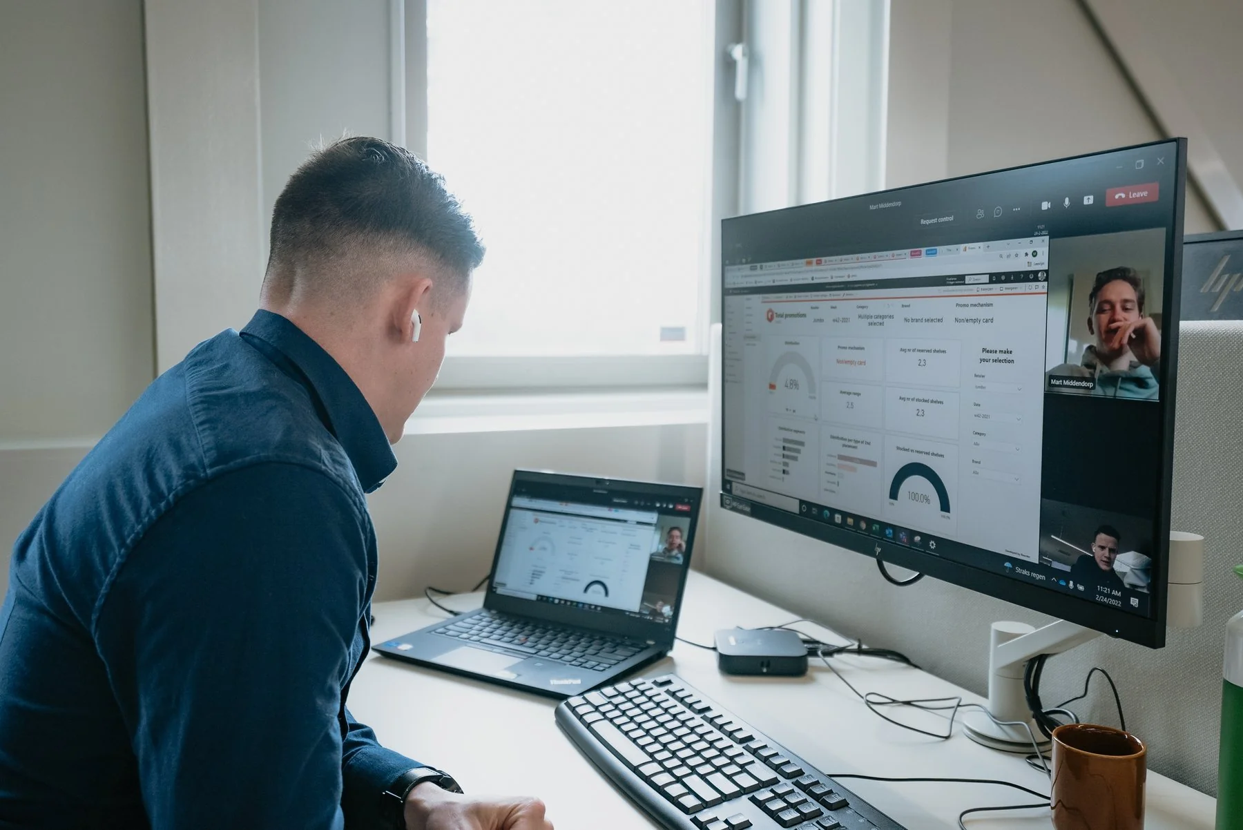 A Roamler colleague on a video call, reviewing execution data